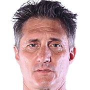 HLV Guillermo Barros Schelotto – huấn luyện viên trưởng Vélez Sársfield