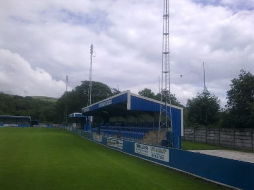Sân vận động The Harry Williams Riverside Stadium – sân nhà của Ramsbottom United