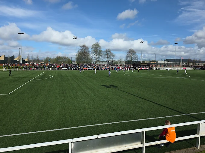 Sân vận động Holm Park – sân nhà của Clydebank FC